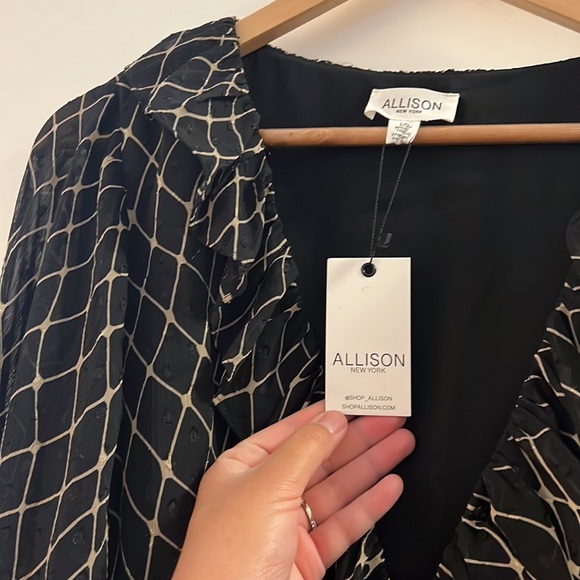 Ruffled v neck blouse - Picture 3 of 3